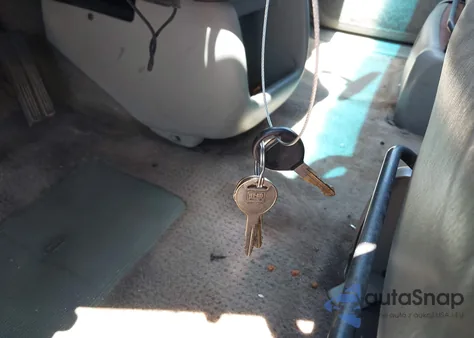 2000 Dodge Caravan z USA, uszkodzony, nr VIN 2B4GP2535YR663930